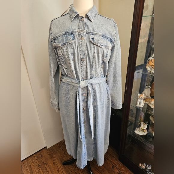 Ava&Viv Women's Long Sleeve Denim Shirtdress. Light Wash. Size 1X - Picture 1 of 7